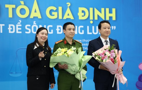 Phiên tòa giả định: “Học luật để sống đúng luật”
